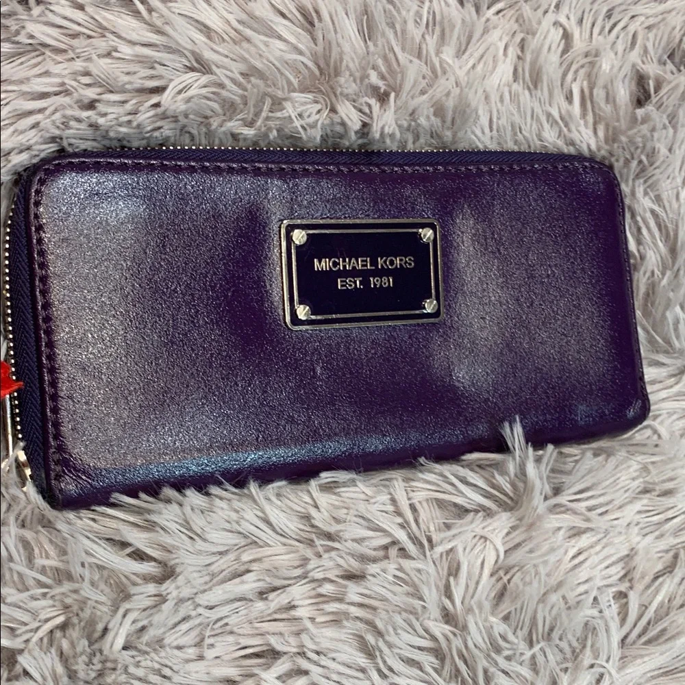 🌹 VINTAGE Michael Kors Shiny Deep Purple Zip-Around Leather Wallet